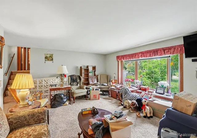 5th image of 6323 Hough Rd, Almont, MI 48003 9761 | MLS# 61023027