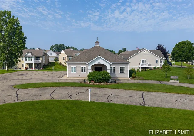 Homes for sale in Holland, MI | 11409 N Lake Dr, Holland, MI 49424 | MLS# 70542787