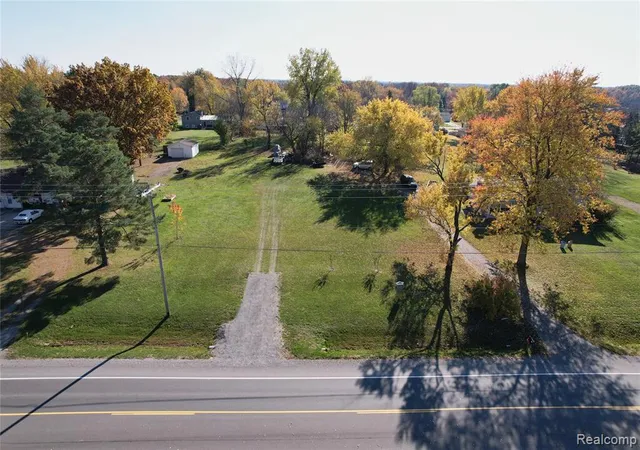 2nd image of 1070 Grand Blanc Rd, Grand Blanc, MI 48439 | MLS# 60951128