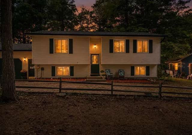 Photo 1 of Single family home for sale at 342 Waxwing Dr, Traverse City, MI 49696 | MLS# 80072947 | Listing updated on 2026-09-17