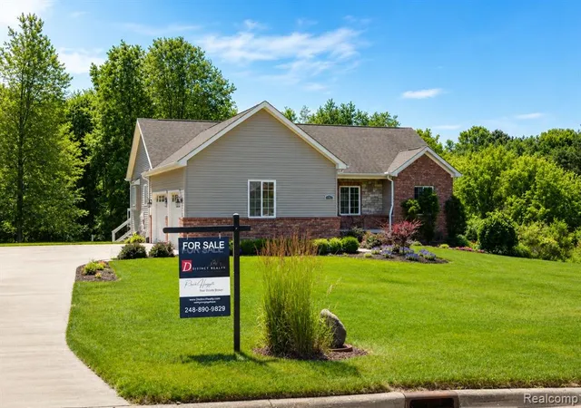 Homes for sale in Oxford, MI | 697 Lee Ct, Oxford, MI 48371 | MLS# 61007791