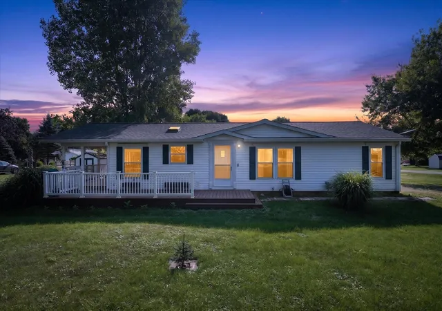Photo 1 of Single family home for sale at 3280 Carlton Blvd, Jackson, MI 49203 | MLS# 70550959 | Listing updated on 2026-09-16