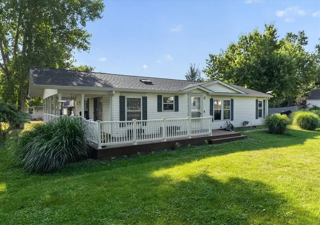 Photo 3 of Single family home for sale at 3280 Carlton Blvd, Jackson, MI 49203 | MLS# 70550959 | Listing updated on 2026-09-16