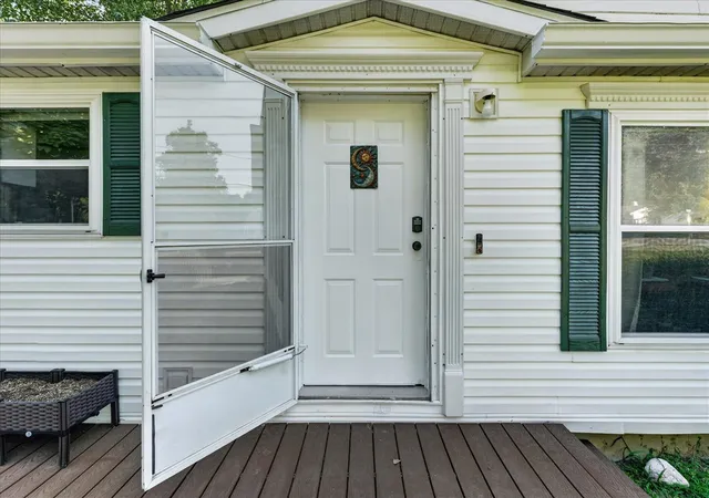 Photo 4 of Single family home for sale at 3280 Carlton Blvd, Jackson, MI 49203 | MLS# 70550959 | Listing updated on 2026-09-16