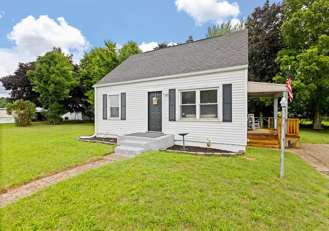 Photo 2 of Single family home for sale at 515 E Russell Rd, Tecumseh, MI 49286 | MLS# 70552116 | Listing updated on 2026-08-30