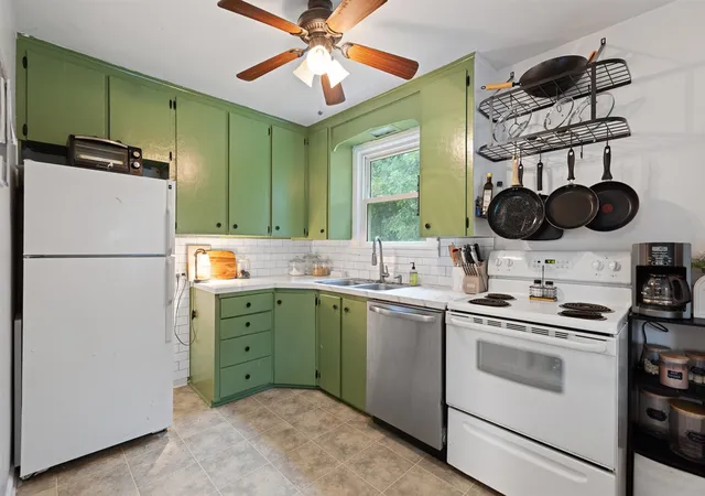 Photo 3 of Single family home for sale at 515 E Russell Rd, Tecumseh, MI 49286 | MLS# 70552116 | Listing updated on 2026-08-30