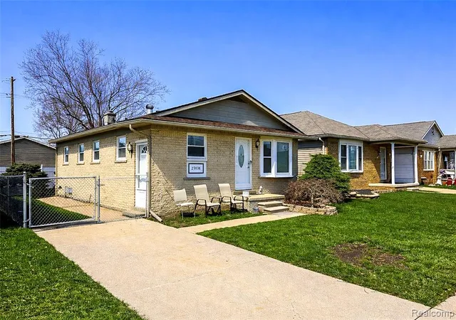 Homes for sale in Gibraltar, MI | 29038 Springstead St, Gibraltar, MI 48173 | MLS# 60983133