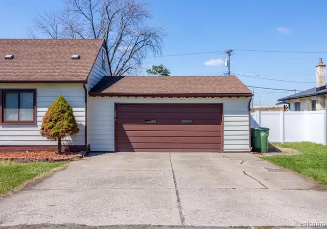 Homes for sale in Southgate, MI | 13750 Flanders St, Southgate, MI 48195 | MLS# 60983627