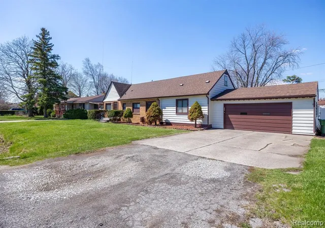 Homes for sale in Southgate, MI | 13750 Flanders St, Southgate, MI 48195 | MLS# 60983627