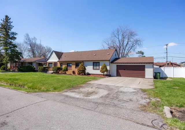 Homes for sale in Southgate, MI | 13750 Flanders St, Southgate, MI 48195 | MLS# 60983627