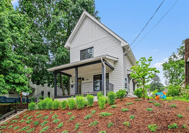 Photo 1 of Single family home for sale at 720 Eastern Ave, Grand Rapids, MI 49503 | MLS# 70538510 | Listing updated on 2026-08-13