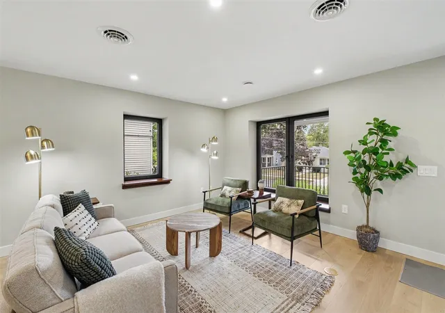 Photo 3 of Single family home for sale at 720 Eastern Ave, Grand Rapids, MI 49503 | MLS# 70538510 | Listing updated on 2026-08-13