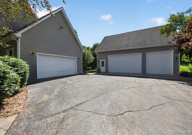 Homes for sale in Pinckney, MI | 8114 Chilson Rd, Pinckney, MI 48169 | MLS# 61005106