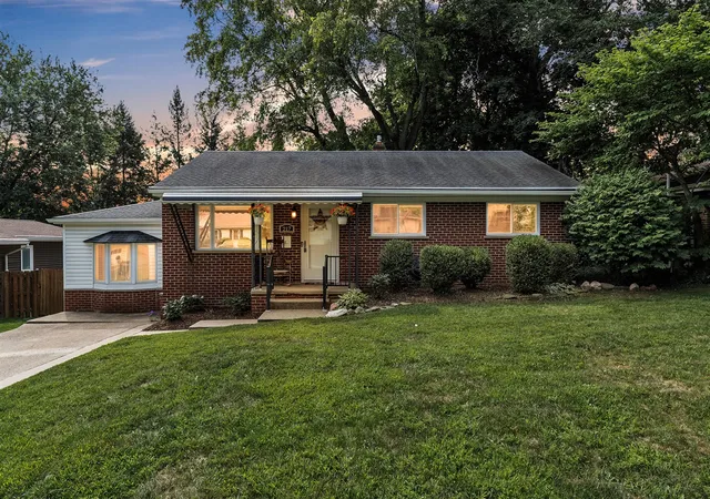 Photo 2 of Single family home for sale at 217 W Mckay St, Saline, MI 48176 | MLS# 70553938 | Listing updated on 2026-09-09