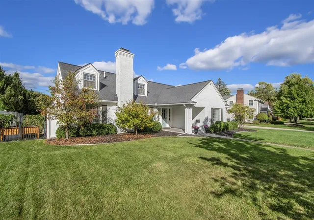 Photo 2 of Single family home for sale at 2821 Elmwood Dr, Grand Rapids, MI 49506 | MLS# 70499227 | Listing updated on 2025-11-06