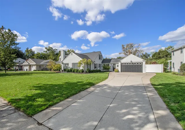 Photo 2 of Single family home for sale at 2821 Elmwood Dr, Grand Rapids, MI 49506 | MLS# 70499227 | Listing updated on 2025-11-06