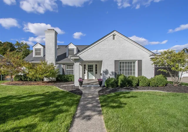 Photo 3 of Single family home for sale at 2821 Elmwood Dr, Grand Rapids, MI 49506 | MLS# 70499227 | Listing updated on 2025-11-06