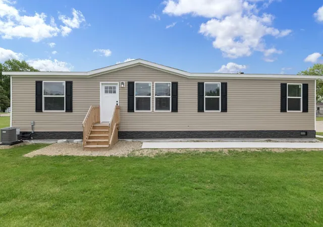 Homes for sale in Brown City, MI | 7197 Mapleview Cir, Brown City, MI 48416 | MLS# 50210517