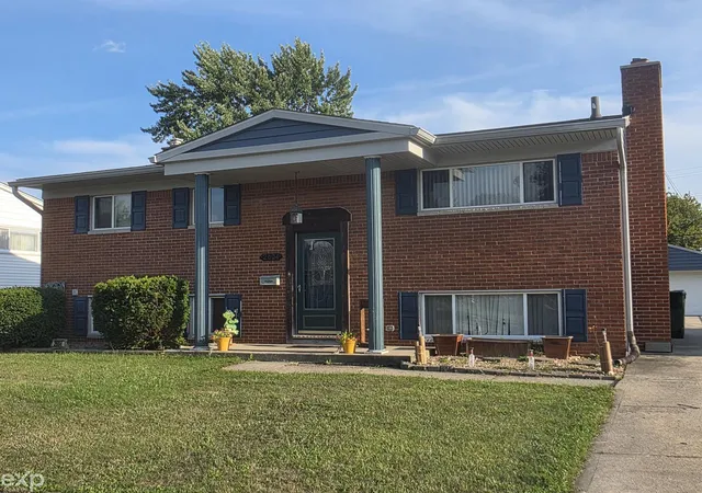 1st image of 2604 Serra Dr, Sterling Heights, MI 48310 | MLS# 50219271