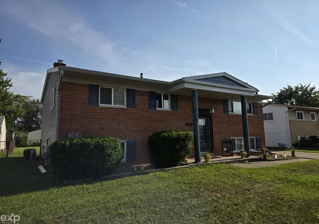 2nd image of 2604 Serra Dr, Sterling Heights, MI 48310 | MLS# 50219271