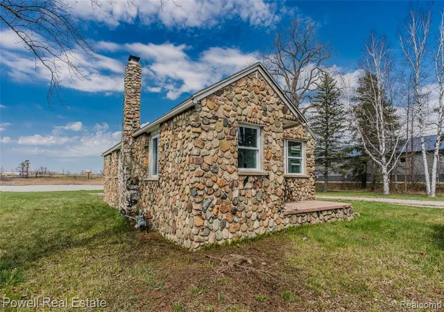 Homes for sale in Port Huron, MI | 4118 Griswold Rd, Port Huron, MI 48060 | MLS# 60990847