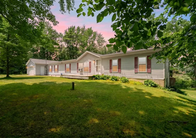 3rd image of 38988 Paw Paw Rd, Paw Paw, MI 49079 | MLS# 70543831