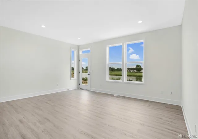 Listing Photo 4 - Condo for sale in building located at 2242 Gilder Dr, Howell, MI 48843