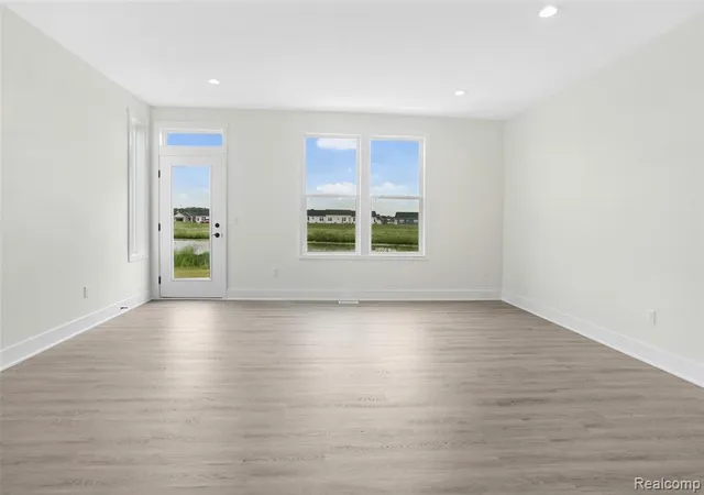 Listing Photo 5 - Condo for sale in building located at 2242 Gilder Dr, Howell, MI 48843