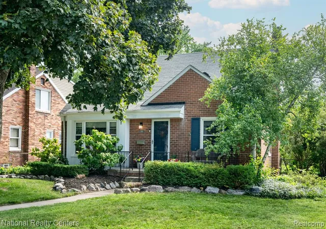 Photo 2 of Sale Pending at 2028 N Wilson Ave, Royal Oak, MI 48073 | MLS# 61010541 | Listing updated on 2026-08-10
