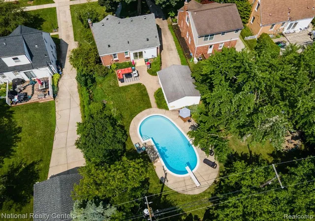 Photo 39 of Sale Pending at 2028 N Wilson Ave, Royal Oak, MI 48073 | MLS# 61010541 | Listing updated on 2026-08-10