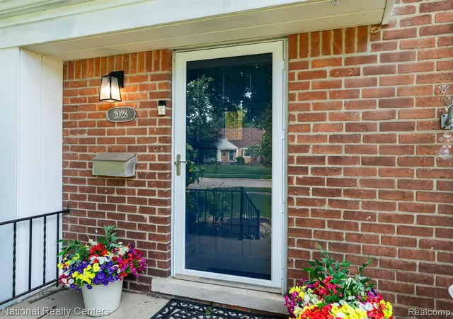 Photo 4 of Sale Pending at 2028 N Wilson Ave, Royal Oak, MI 48073 | MLS# 61010541 | Listing updated on 2026-08-10