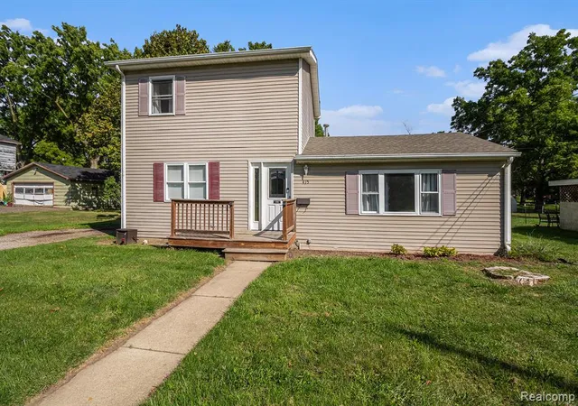 Photo 3 of Sale Pending at 415 E Oliver St, Corunna, MI 48817 | MLS# 61020246 | Listing updated on 2026-08-30