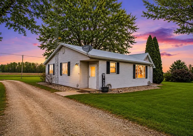 Homes for sale in Ithaca, MI | 6596 W Washington Rd, Ithaca, MI 48847 | MLS# 80070313