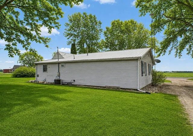Homes for sale in Ithaca, MI | 6596 W Washington Rd, Ithaca, MI 48847 | MLS# 80070313