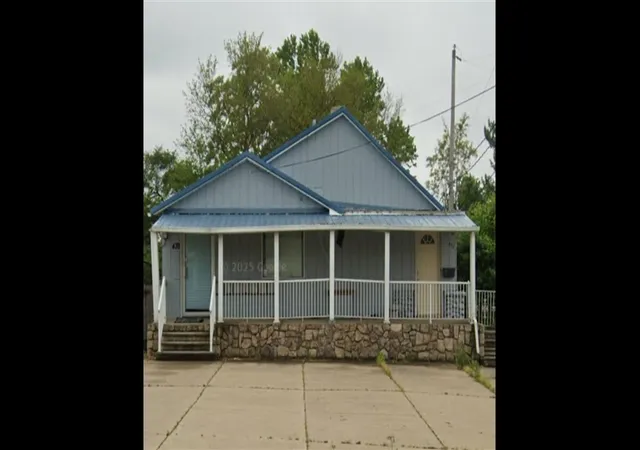 2nd image of 439 W Columbia Ave, Battle Creek, MI 49015 | MLS# 70524284