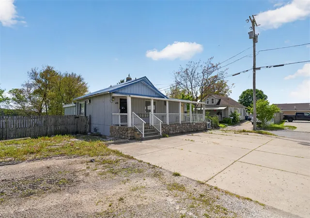 3rd image of 439 W Columbia Ave, Battle Creek, MI 49015 | MLS# 70524284