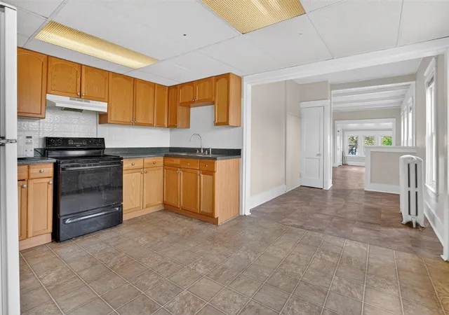 4th image of 439 W Columbia Ave, Battle Creek, MI 49015 | MLS# 70524284