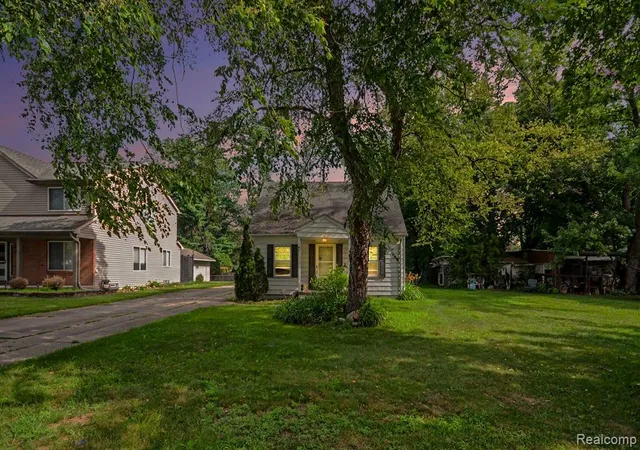 1st image of 437 Hartland Dr, Troy, MI 48083 5015 | MLS# 61014900