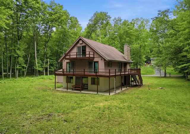 Homes for sale in Stanwood, MI | 9352 W Circle Dr, Stanwood, MI 49346 | MLS# 70543014