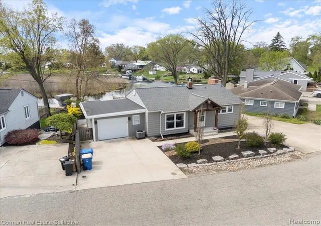 Photo 2 of Single family home for sale at 4583 Forest Ave, Waterford, MI 48328 1115 | MLS# 61024912 | Listing updated on 2026-09-14
