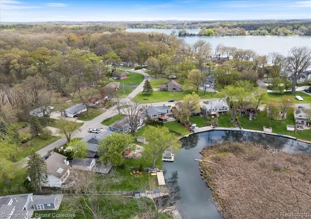 Photo 3 of Single family home for sale at 4583 Forest Ave, Waterford, MI 48328 1115 | MLS# 61024912 | Listing updated on 2026-09-14