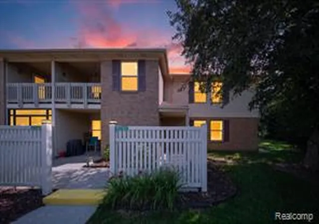 Homes for sale in South Lyon, MI | 61165 Greenwood Dr, South Lyon, MI 48178 | MLS# 61009614