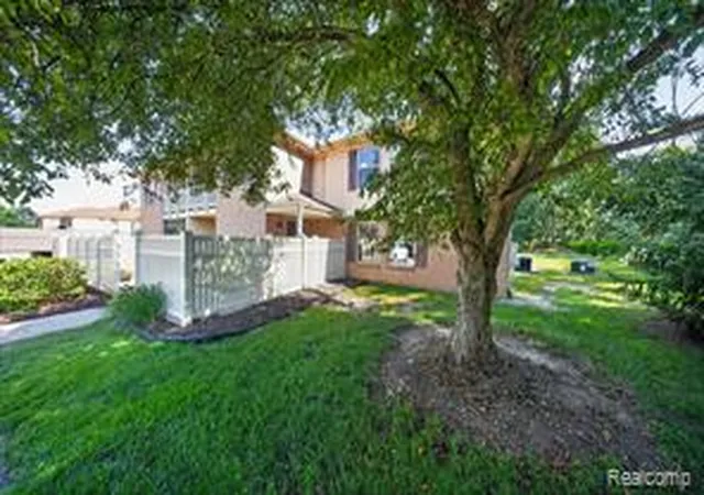 Homes for sale in South Lyon, MI | 61165 Greenwood Dr, South Lyon, MI 48178 | MLS# 61009614