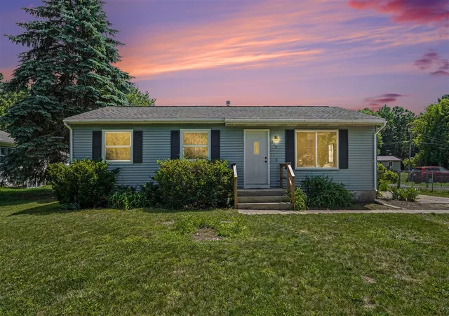 Homes for sale in Greenville, MI | 809 E Grant St, Greenville, MI 48838 | MLS# 70543852