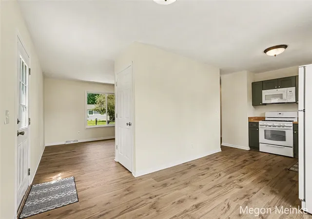 Homes for sale in Greenville, MI | 809 E Grant St, Greenville, MI 48838 | MLS# 70543852