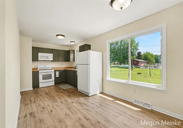 Homes for sale in Greenville, MI | 809 E Grant St, Greenville, MI 48838 | MLS# 70543852