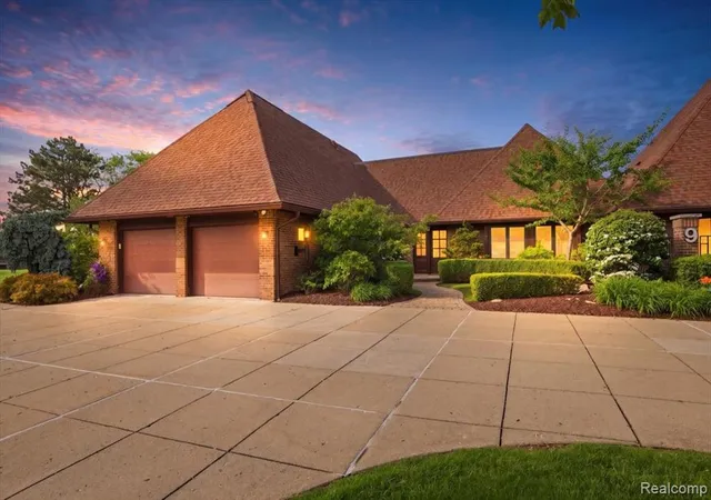 Homes for sale in Grand Blanc, MI | 9095 S Saginaw Rd #8, Grand Blanc, MI 48439 | MLS# 60996667