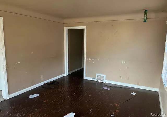 2nd image of 5951 Radnor St, Detroit, MI 48224 | MLS# 60254056