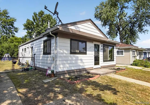 Photo 2 of Single family home for sale at 20349 Floral St, Livonia, MI 48152 2323 | MLS# 61023930 | Listing updated on 2026-08-28