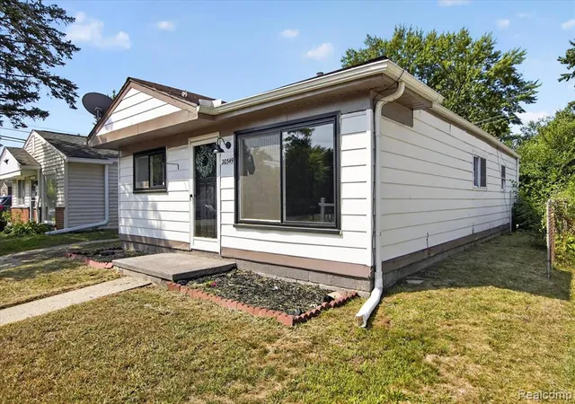 Photo 3 of Single family home for sale at 20349 Floral St, Livonia, MI 48152 2323 | MLS# 61023930 | Listing updated on 2026-09-15